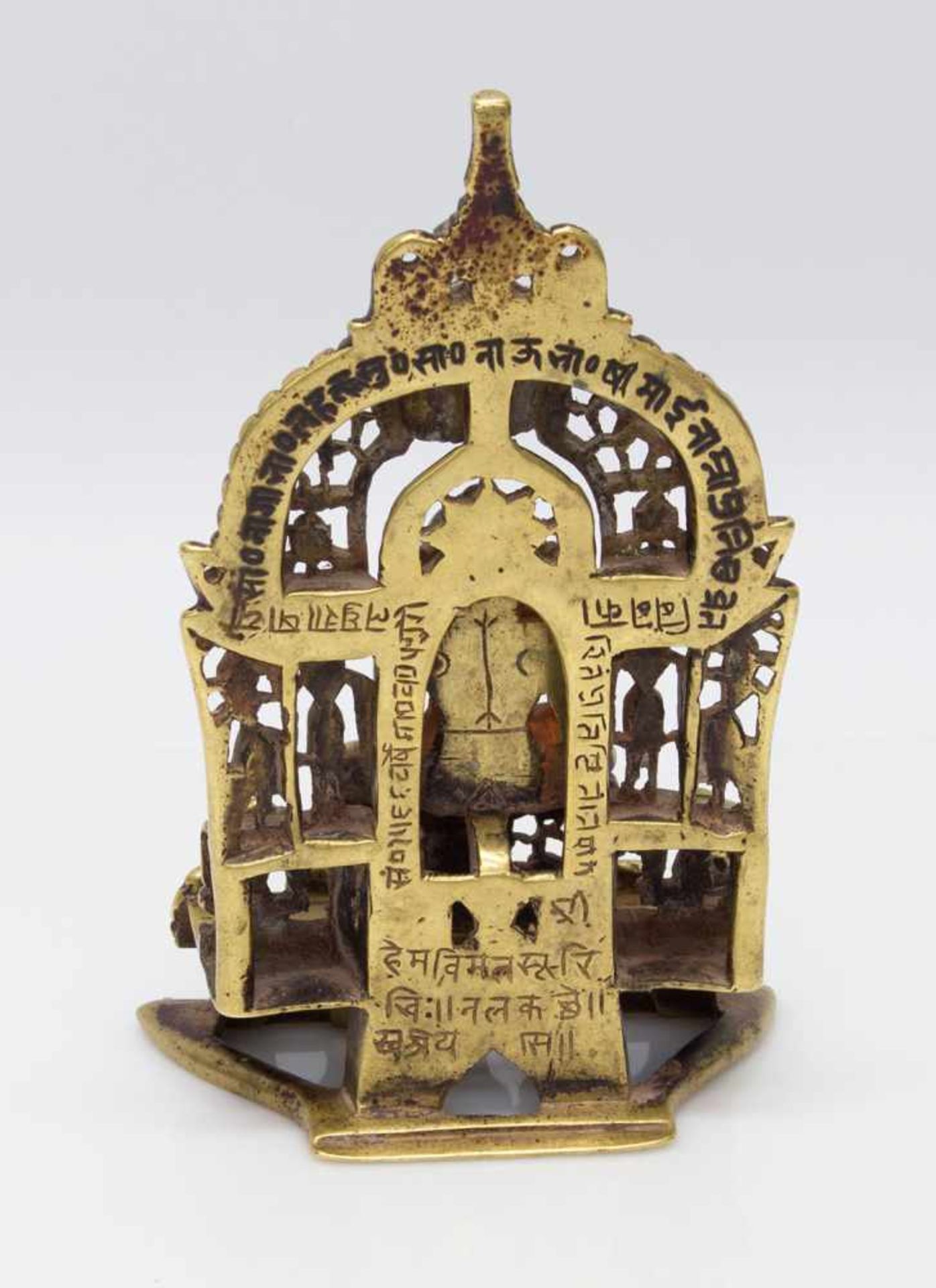 Jain AltarIndien 1476 (datiert nach dem Samvat Kalender 1533), Bronze mit Silbereinlagen, alte - Bild 2 aus 2