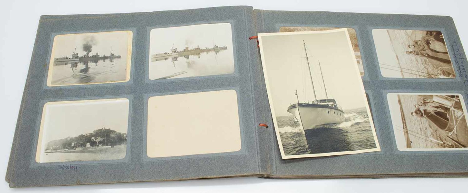 FotoalbumNorddeutschland um 1910, zahlreiche Fotos von Schleswig u. Bootstouren auf der Schlei, - Image 2 of 2