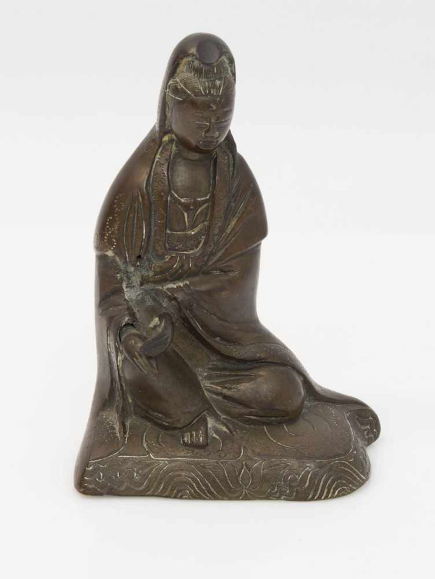 Indischer HeiligerBronze getrieben, um 1930er Jahre, hockender Buddha mit beweglichen Händen in