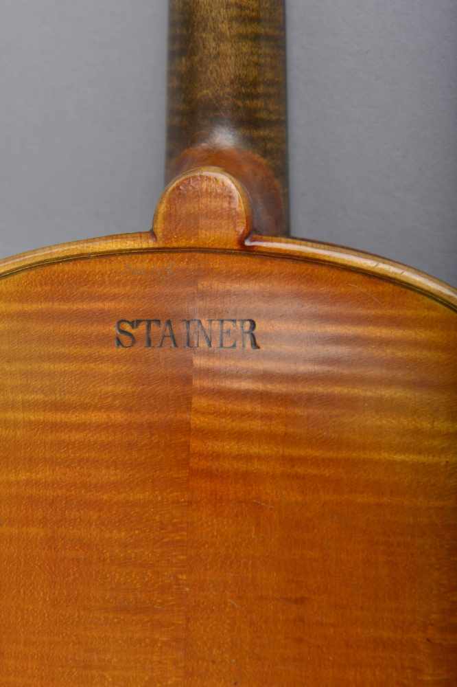 Violine 1960er Jahre, Kopie nach Stainer, Ahorn und Fichte, guter Zustand, L Korpus 35,5 cm. - Image 2 of 3