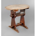 Ovaler Tisch wohl Worpswede, um 1900, Buche und Eiche massiv, durch Keile verbundenes Gestell, braun