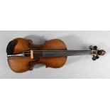 Violine 1970er Jahre, Fichte, Ahorn, mit Löwenkopf, sehr guter Zustand, L Korpus 35,5 cm, L gesamt