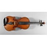 Violine 1. Hälfte 20. Jh., Fichte und Ahorn, leicht reparaturbedürftig, L Korpus 35,5 cm.