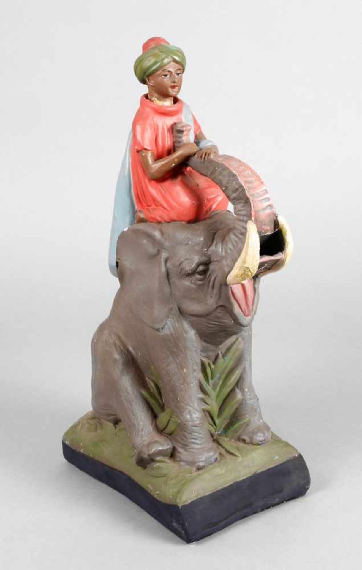 Figürliche Spardose wohl Erzgebirge, 1920er Jahre, Masse gegossen, farbig gefasst, auf Elefant