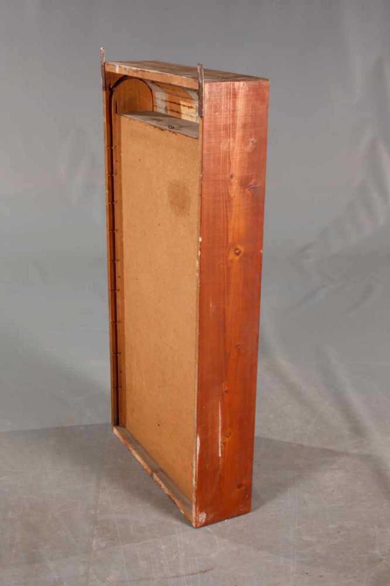 Wandschrank mit Rollladen mit Aufschrift Fa. Osning, 1930er Jahre, Nadelholz massiv, mit - Bild 2 aus 3