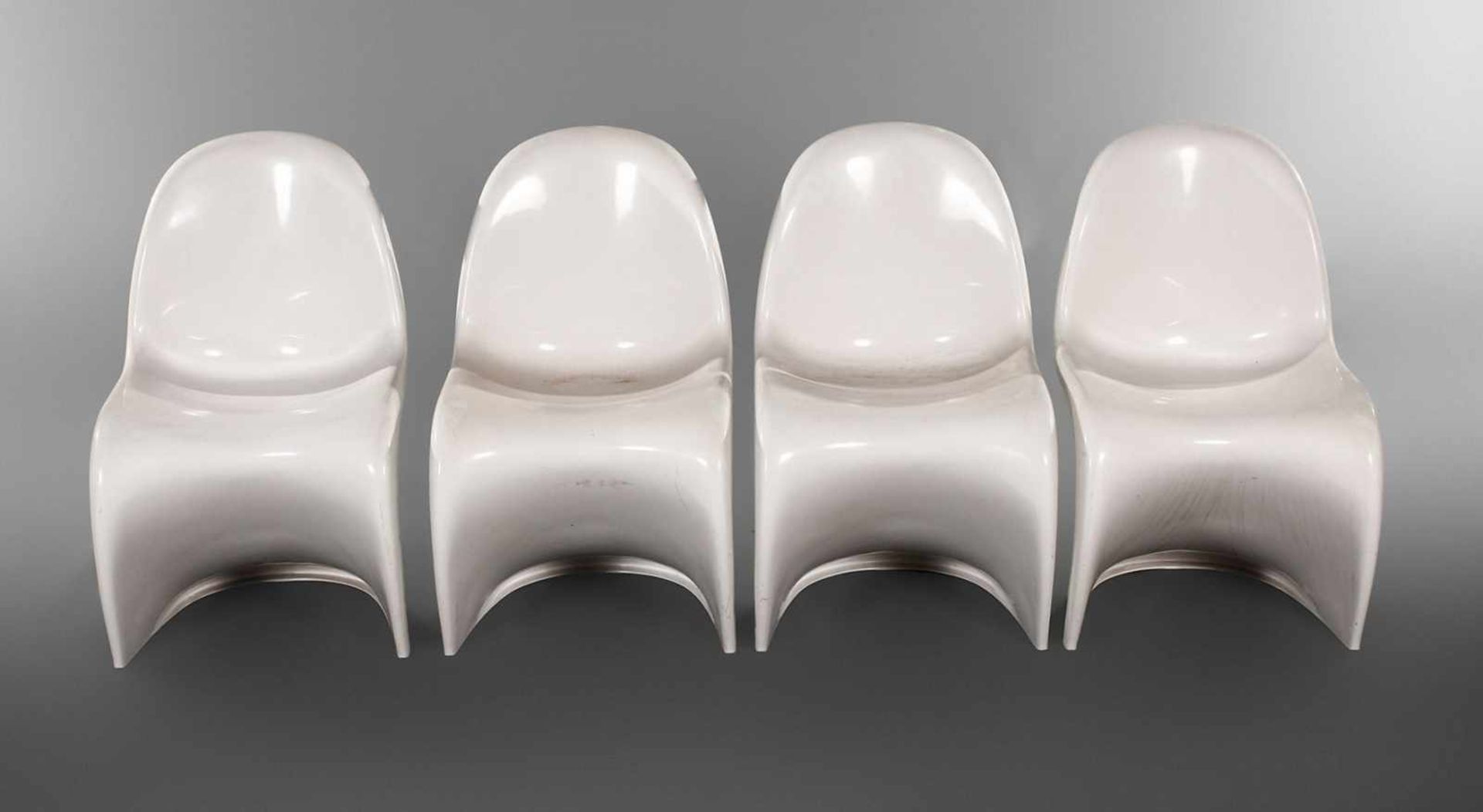 Vier Stühle Verner Panton an der Unterseite gemarkt Herman Miller, Panton Chair, Fehlbaum Production