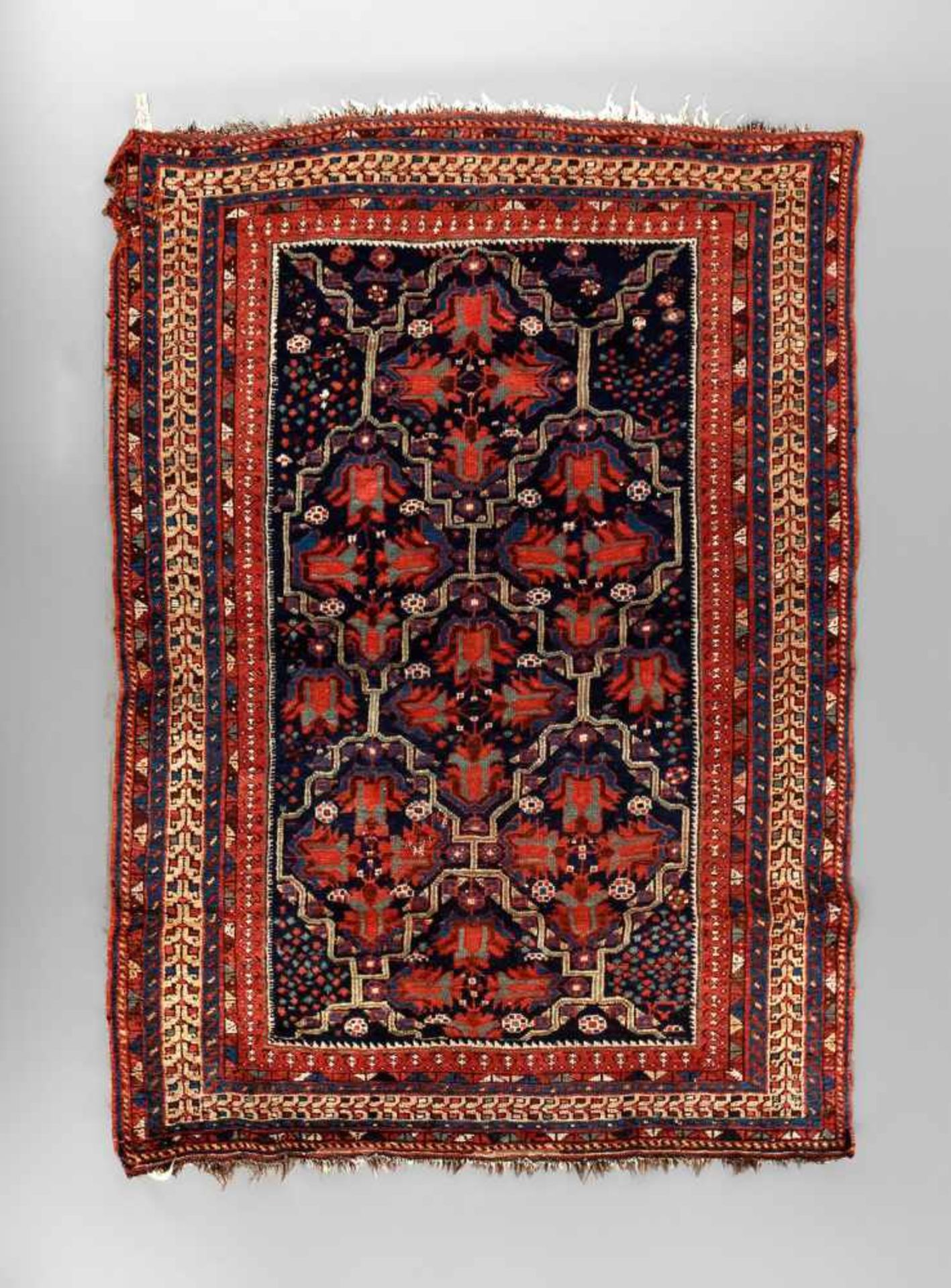 Afshar um 1920, großflächiger geometrischer Dekor mit floralen Elementen, mehrteilige Bordüre,