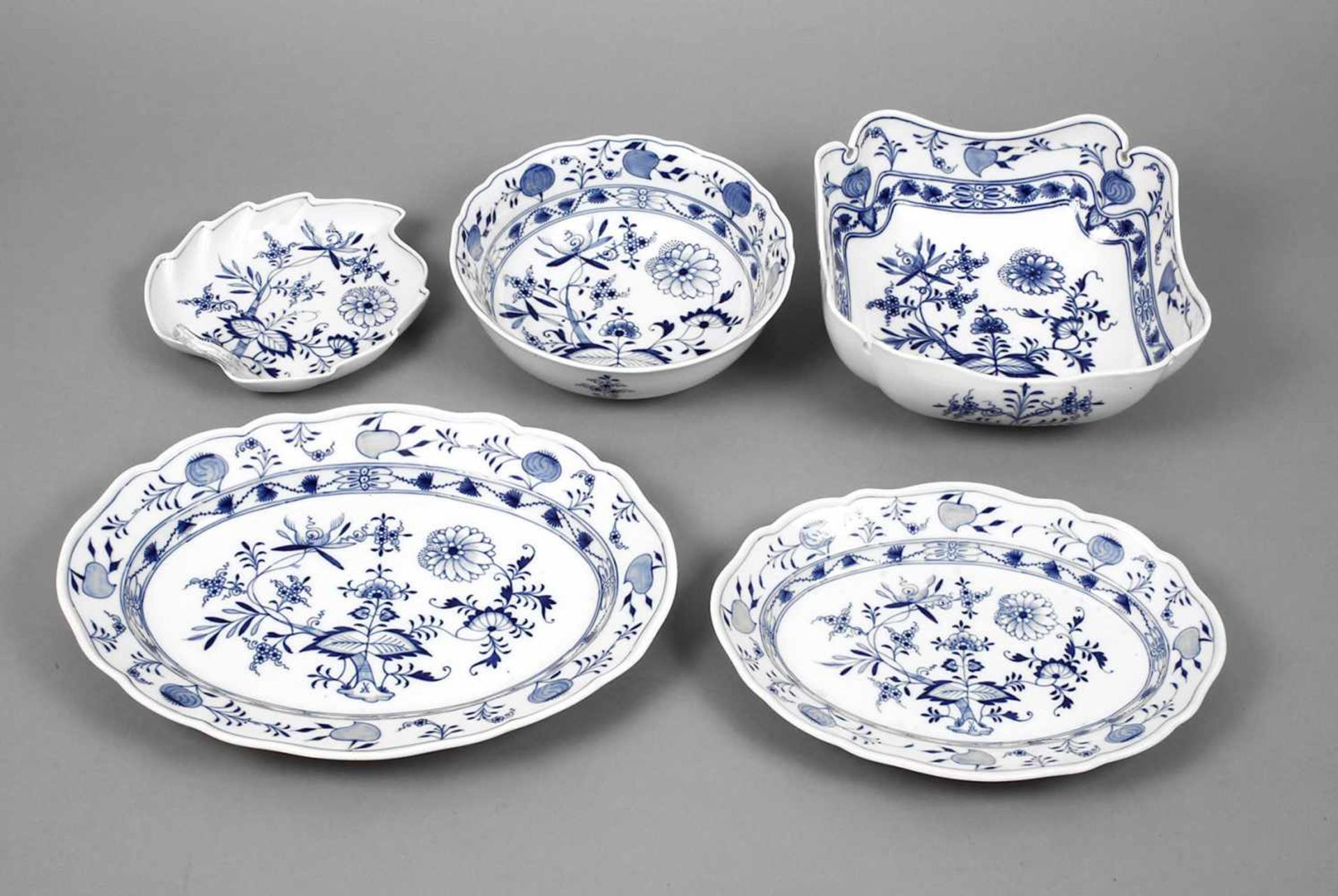 Meissen Konvolut "Zwiebelmuster" unterglasurblaue Knaufschwertermarken 1860-1924, 1. Wahl, einmal