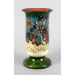 Tonwerke Kandern Vase mit Glockenblumen um 1920, Prägemarke KTK, Modellnummer 804, hellroter