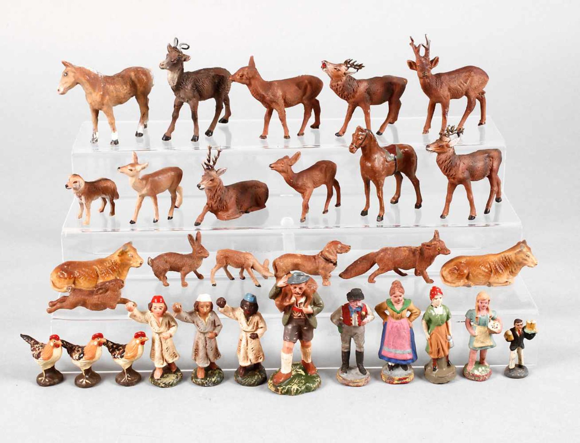 Posten Massefiguren um 1930, bestehend aus 9 Figuren und 21 Tieren, Masse gegossen und farbig