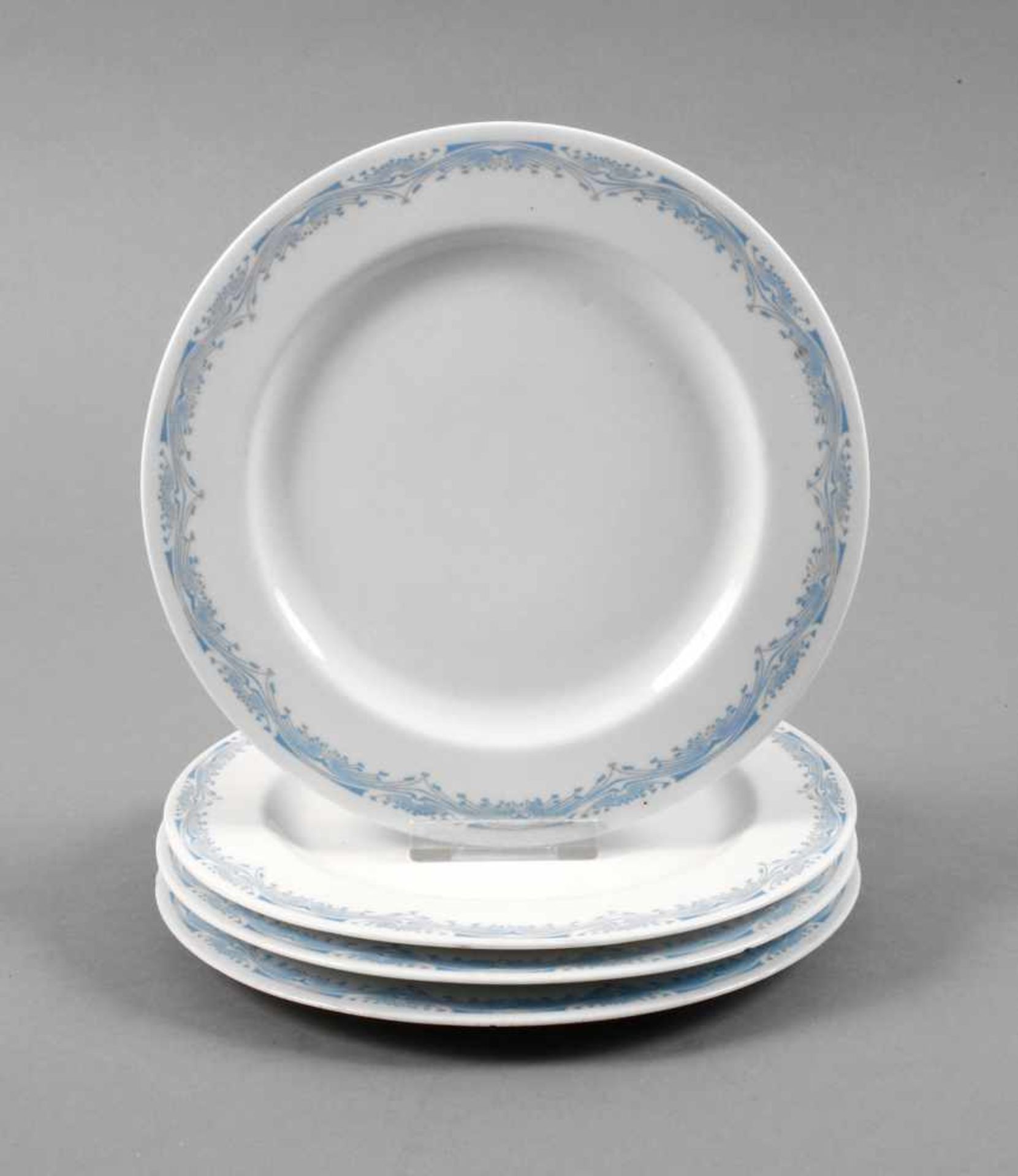 Meissen vier Teller Jugendstil um 1900, blaue Knaufschwerter, zweimal gestrichen, flache