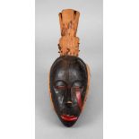 Tanzaufsatzmaske Westafrika, 20. Jh., leichtes Tropenholz, schwarzes Gesicht mit scharfkantiger