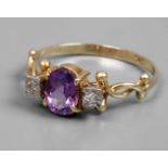 Ring Amethyst und Diamant Mitte 20. Jh., GG gestempelt 585, elegante schlanke Ringschiene, mittig