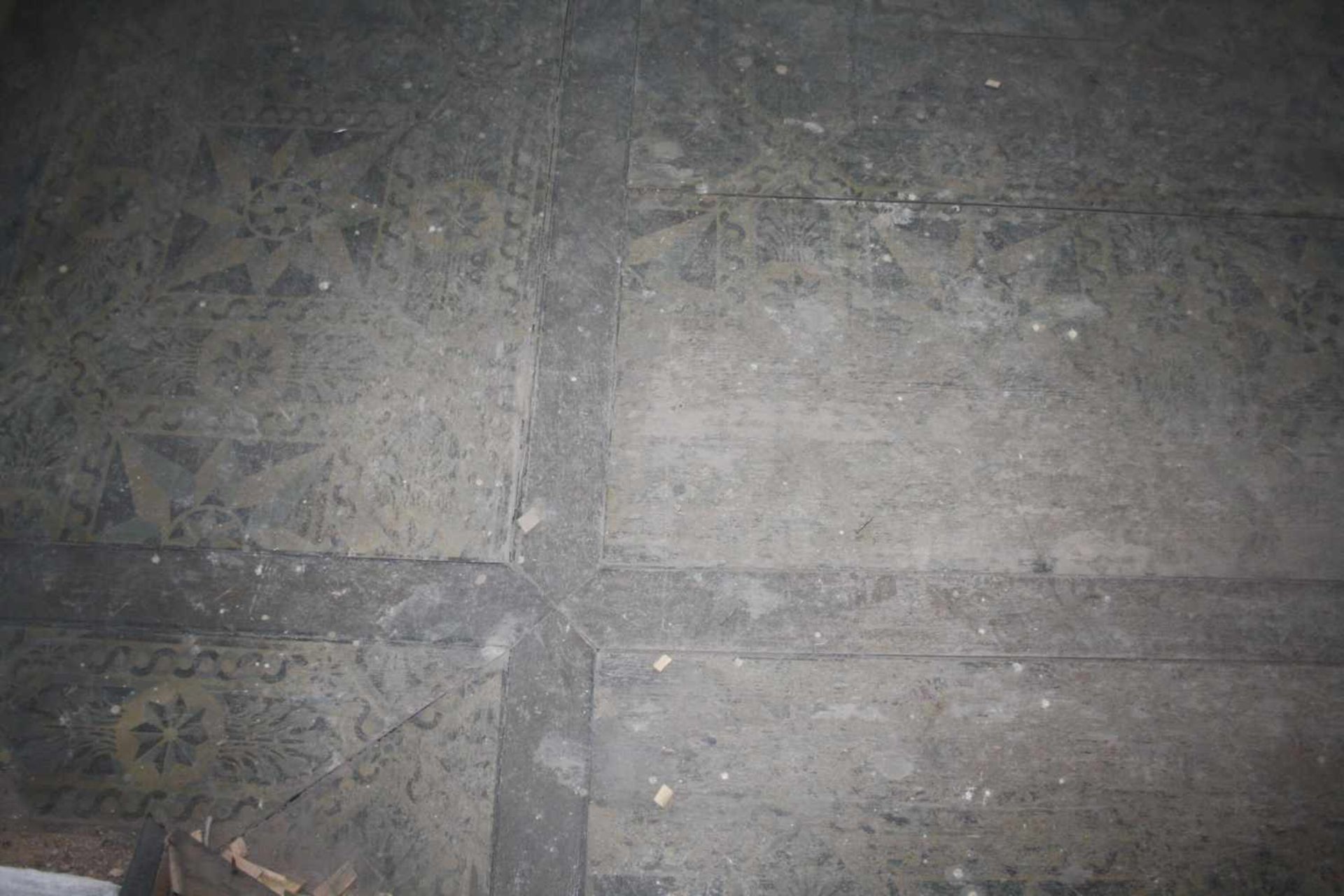 Dielenboden barock Ende 18. Jh., 35,40 qm, Nadelholz und Eiche massiv, Oberfläche mit Resten alter - Bild 2 aus 16