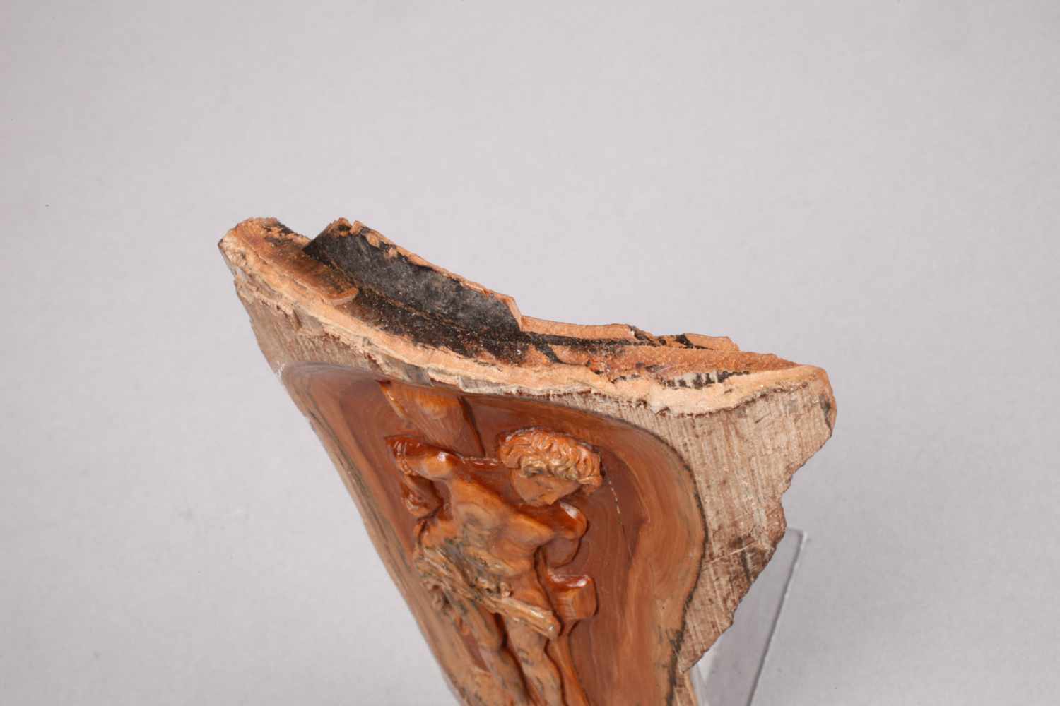 Geschnitztes Heiligenbild 19. Jh., fossiles Elfenbein, beschnitzt und poliert, Darstellung des - Image 3 of 4