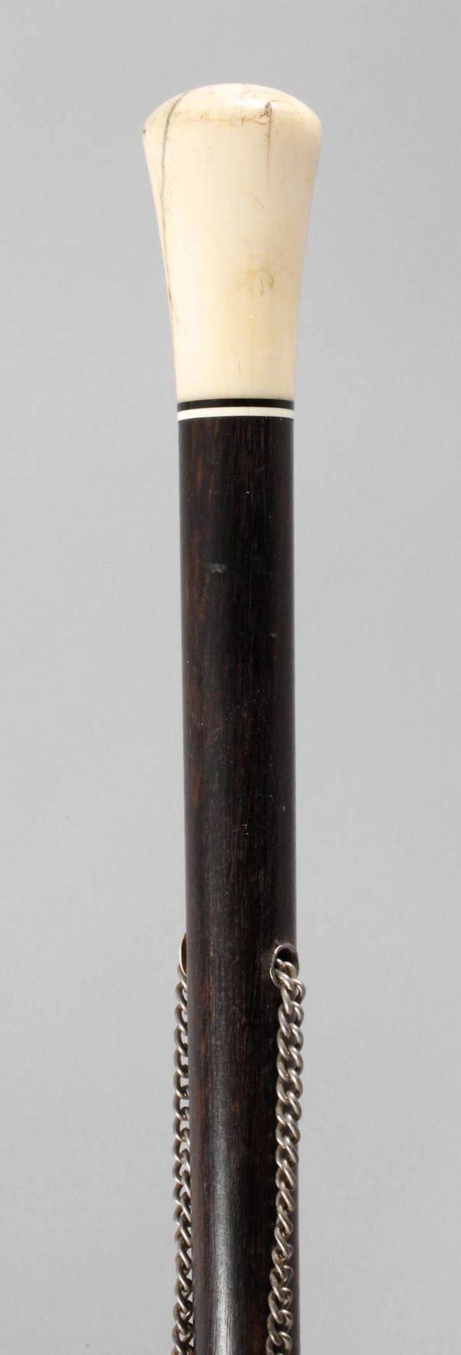 Spazierstock Elfenbeinum 1920, konisch zulaufender Knauf, aus Elfenbein geschnitzt, schmale