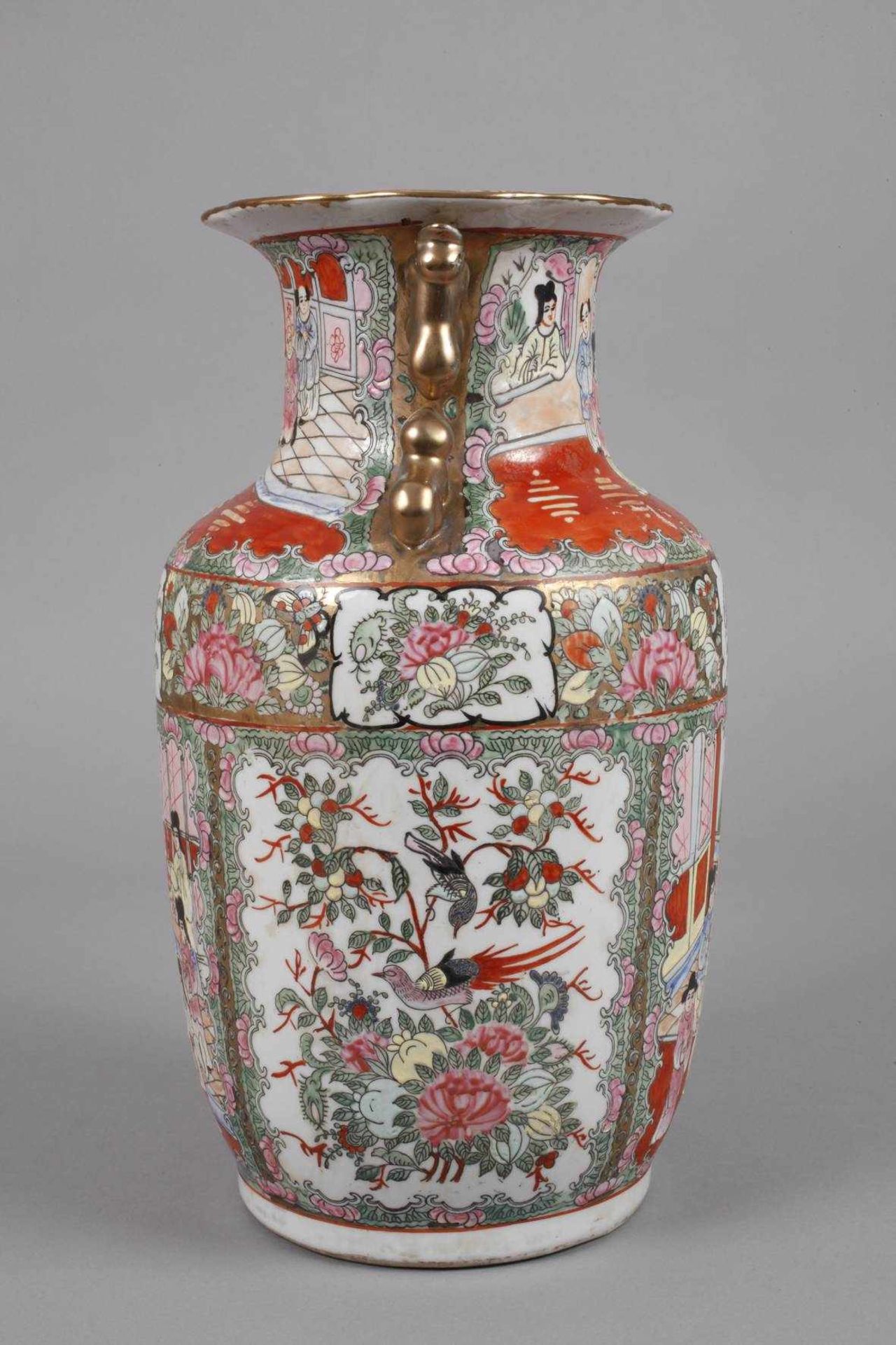 Vase Famille RoseChina, um 1920, am Boden gepinselte Sechs-Zeichen-Marke, weiß glasiertes - Bild 4 aus 7