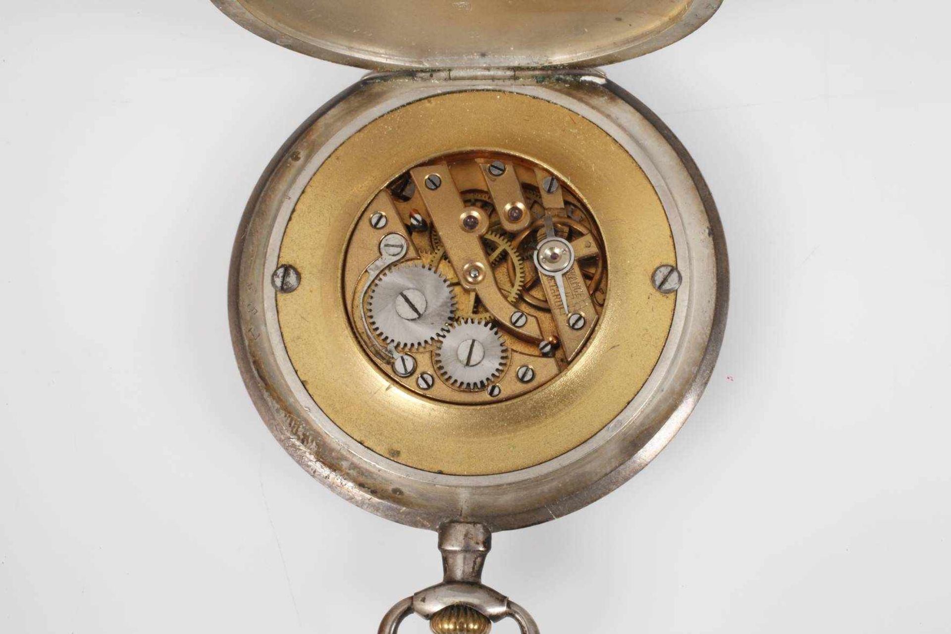 Taschenuhr mit Sportmotivum 1910, flaches Silbergehäuse gestempelt 800, Front mit reliefiertem - Bild 4 aus 5