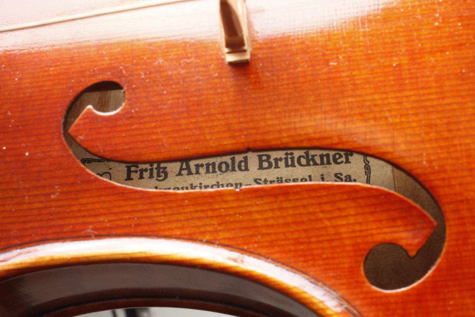 Violine im Etuium 1910, mit Klebezettel Fritz Arnold Brückner Markneukirchen, geteilter, sehr - Bild 5 aus 7