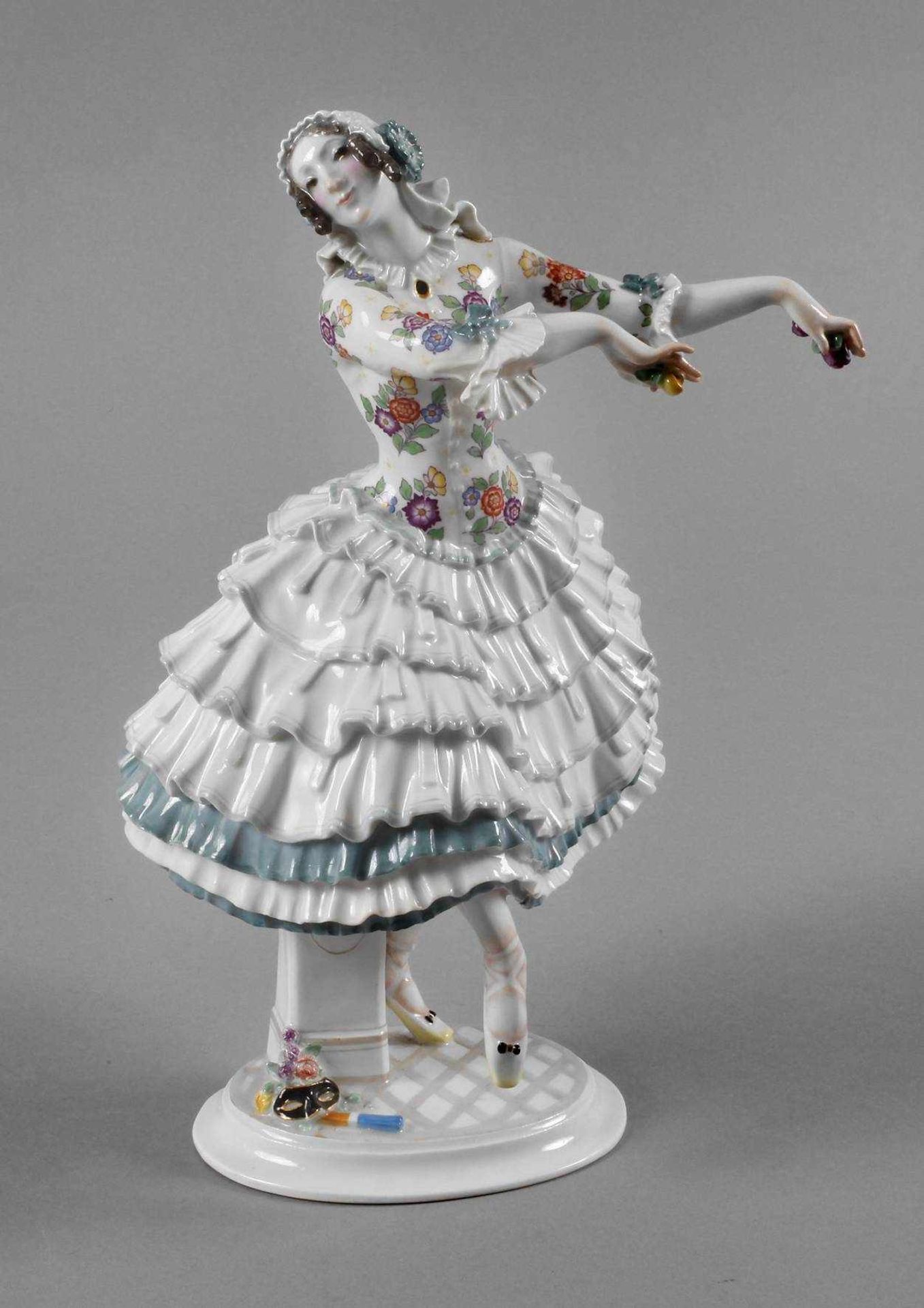 Meissen "Chiarina" aus dem russischen Ballett KarnevalEntwurf Paul Scheurich 1913, lange blaue