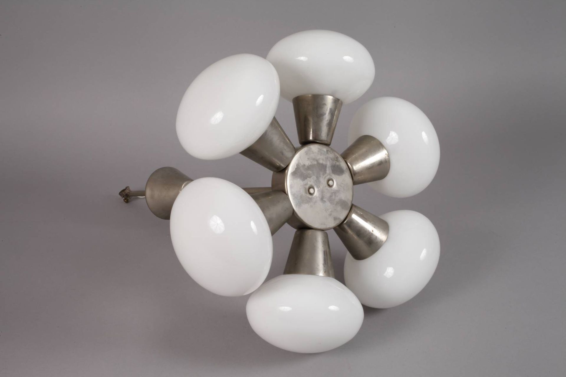 Deckenlampe Design1970er Jahre, ungemarkt, verchromtes Metallgestänge mit sechs ringförmig - Bild 2 aus 3