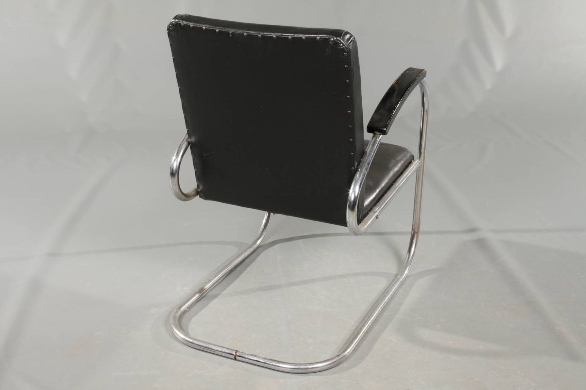 Stahlrohrsessel MauserModel RS27, 1950er Jahre, freischwingender Sessel mit Armlehnen, aus schwarz - Bild 5 aus 6