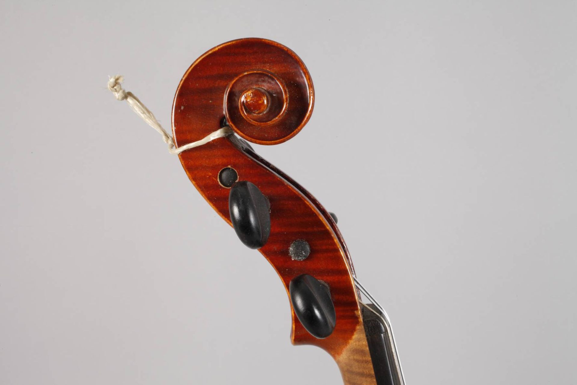 Violine im Etuium 1930, innen mit Modellzettel Antonius Stradivarius Cremonensis Anno 1722 sowie - Bild 7 aus 7