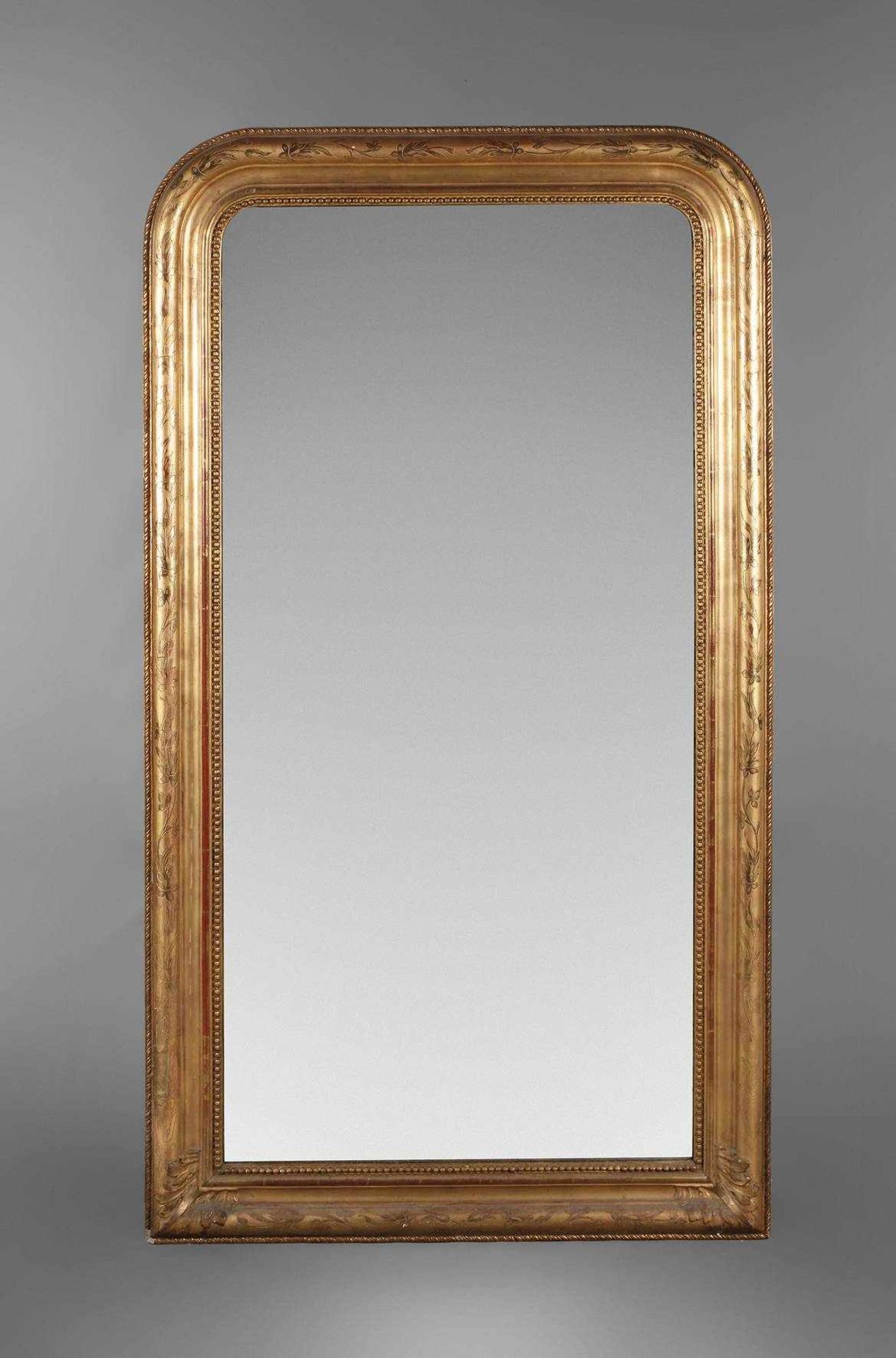 Großer WandspiegelMitte 19. Jh., blattvergoldete, profilierte Leiste mit abgerundeten Ecken und