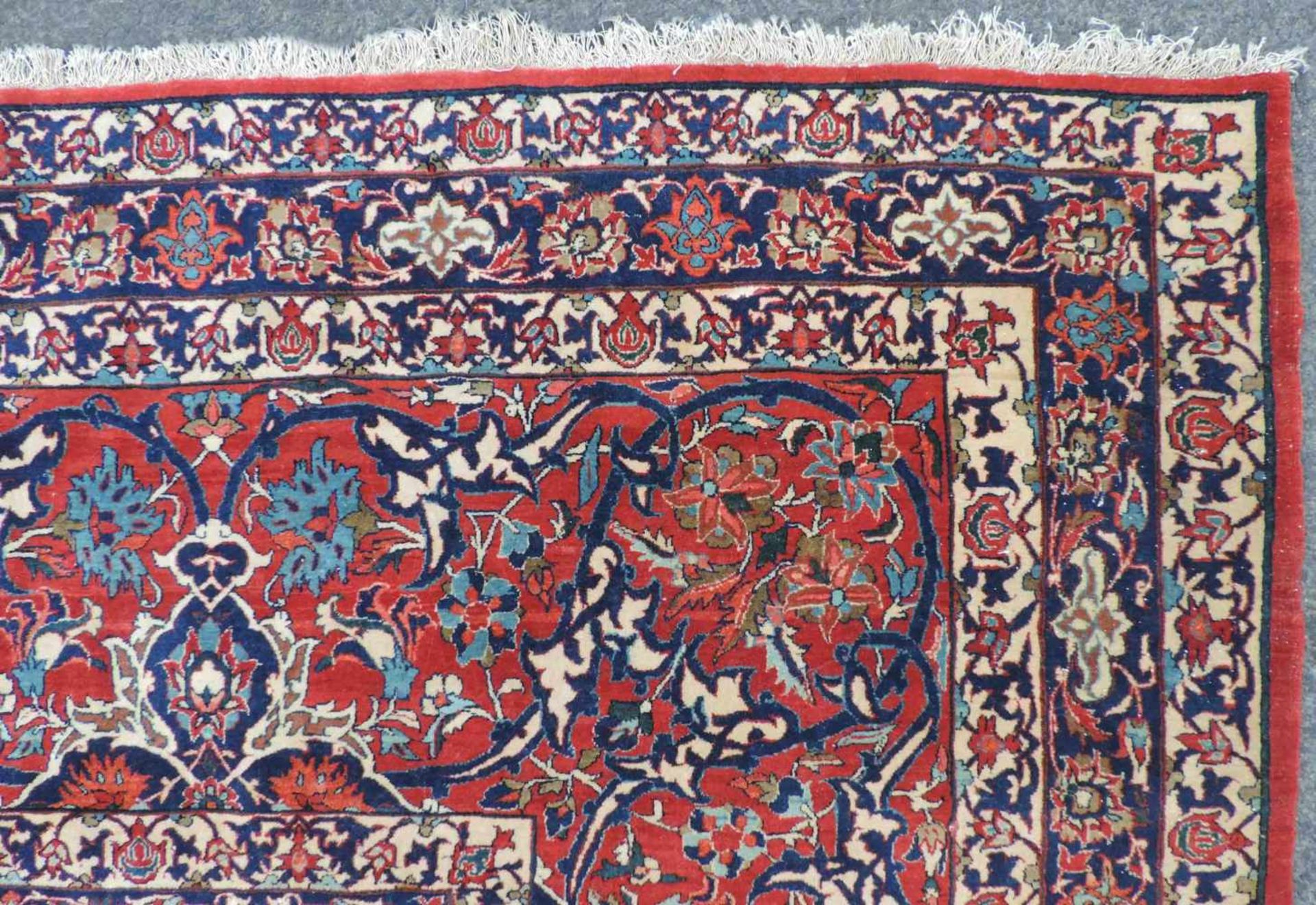 Isfahan Perserteppich. Iran. Alt, um 1910. Selten feine Knüpfung. 437 cm x 333 cm. Orientteppich, - Bild 10 aus 11