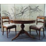 Esstisch mit zwei Stühlen. Wohl Norddeutschland, Mitte 19. Jahrhundert. Durchmesser des Tisches