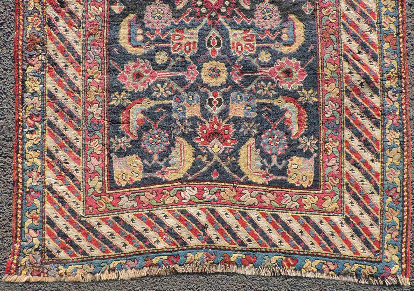 Schuscha Karabagh Galerie Teppich. Kaukasus. Antik, um 1880. 503 cm x 96 cm. Handgeknüpft. Wolle auf - Image 2 of 7