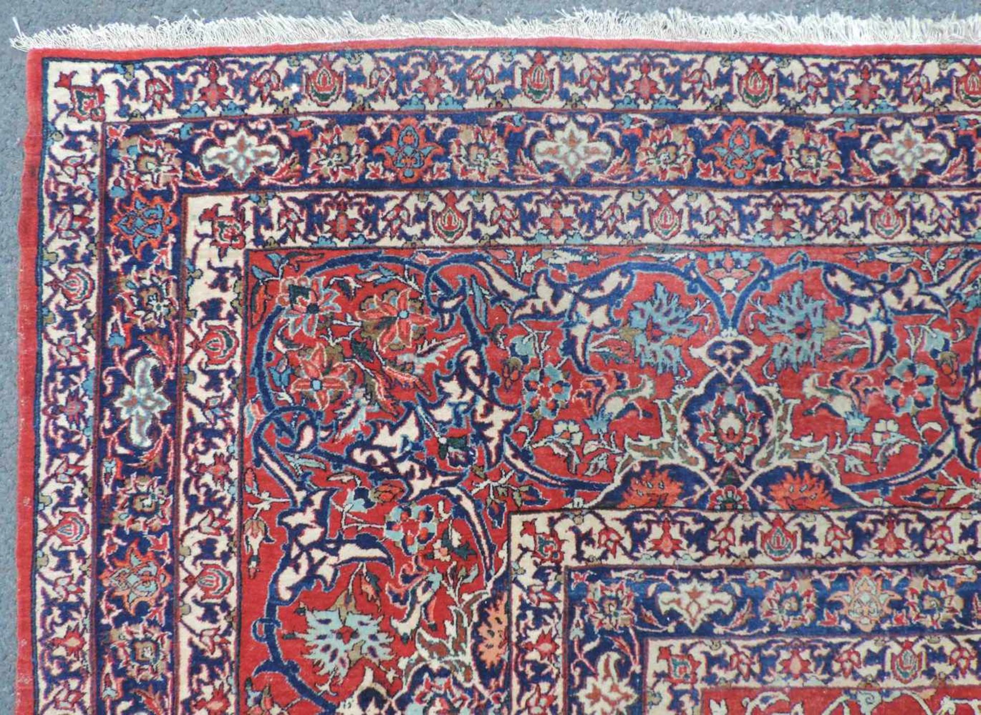 Isfahan Perserteppich. Iran. Alt, um 1910. Selten feine Knüpfung. 437 cm x 333 cm. Orientteppich, - Bild 9 aus 11