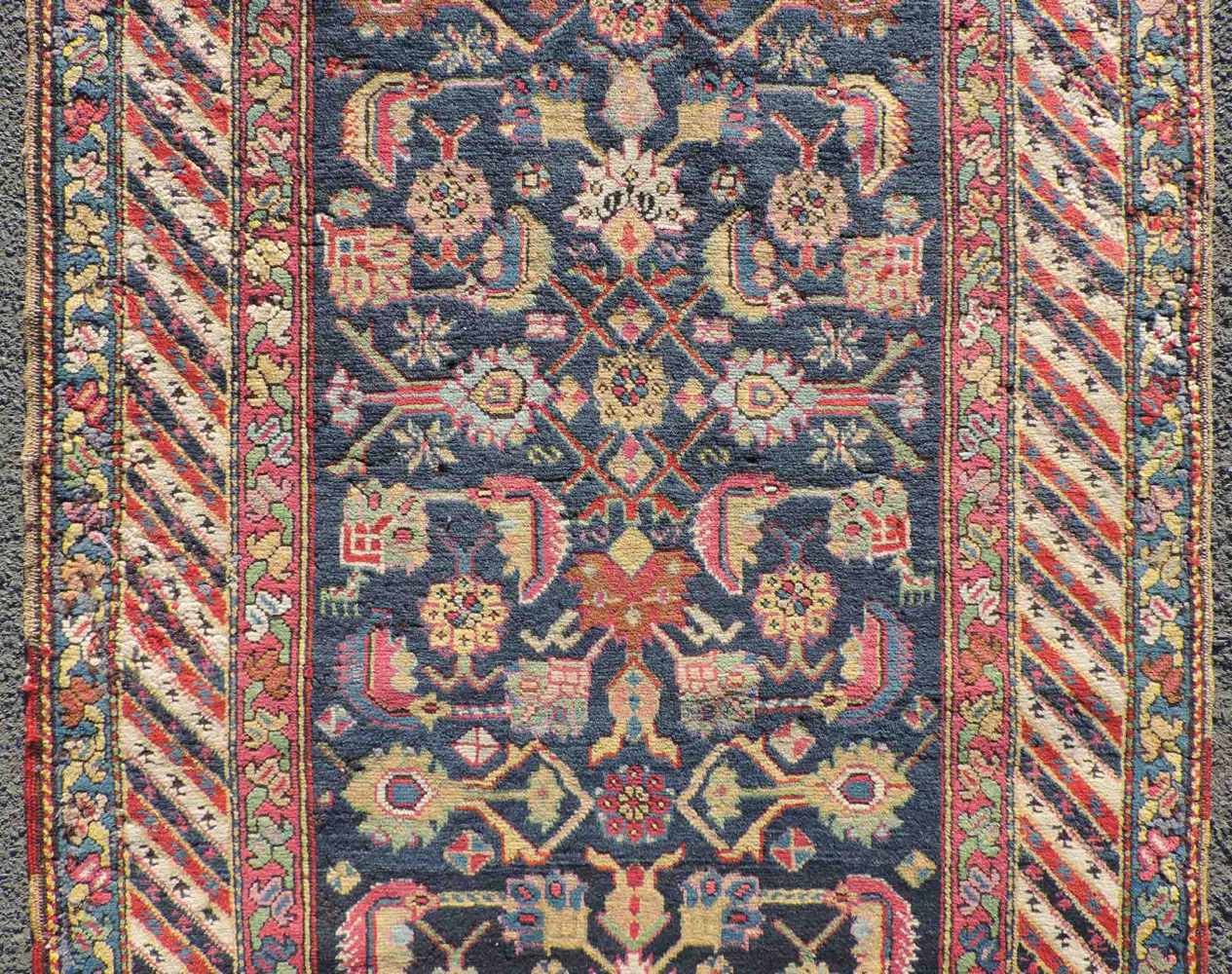 Schuscha Karabagh Galerie Teppich. Kaukasus. Antik, um 1880. 503 cm x 96 cm. Handgeknüpft. Wolle auf - Image 3 of 7