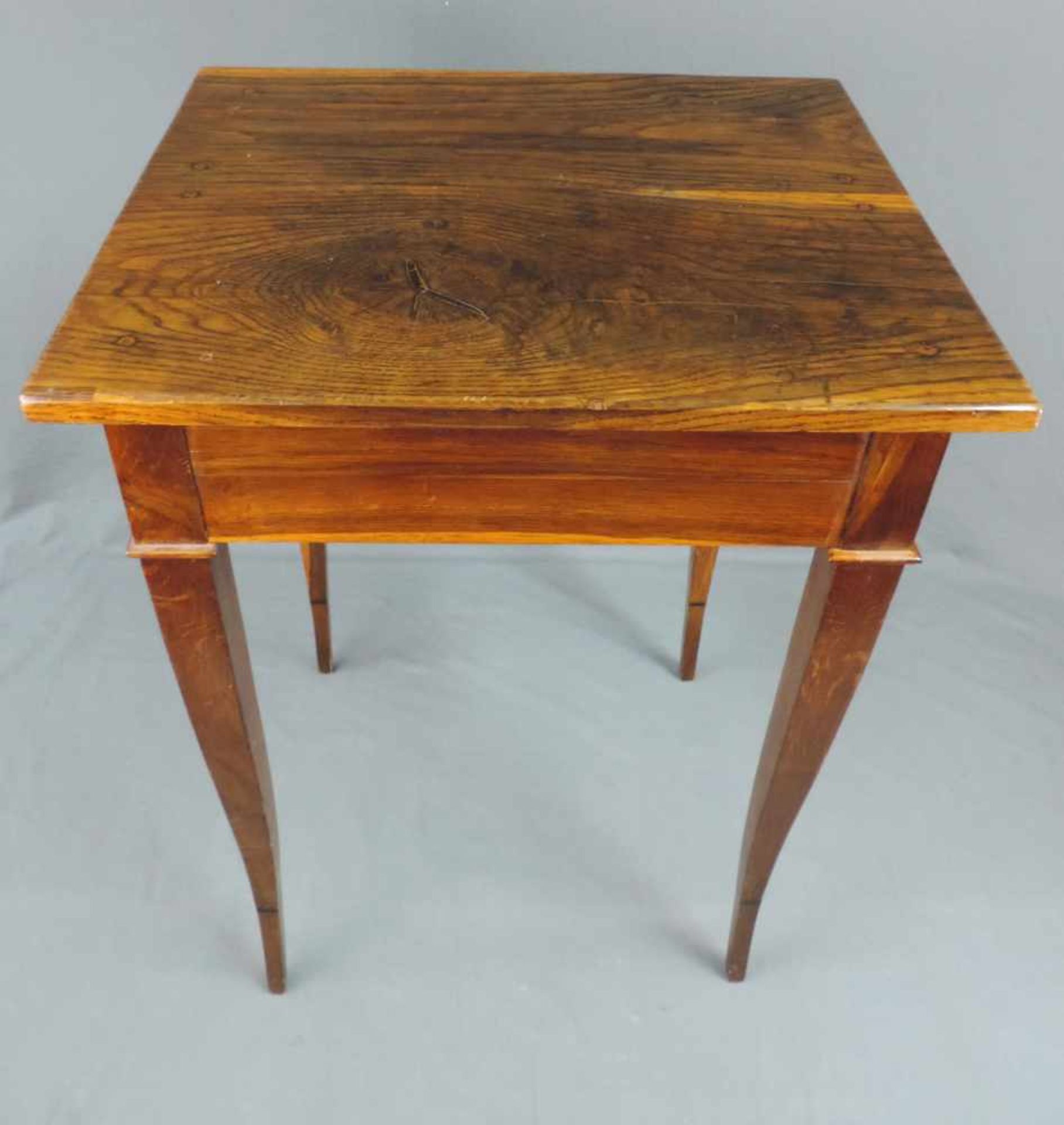 Beistelltisch. 76 cm x 55 cm x 45 cm. Ocasional table. 76 cm x 55 cm x 45 cm. - Bild 2 aus 7