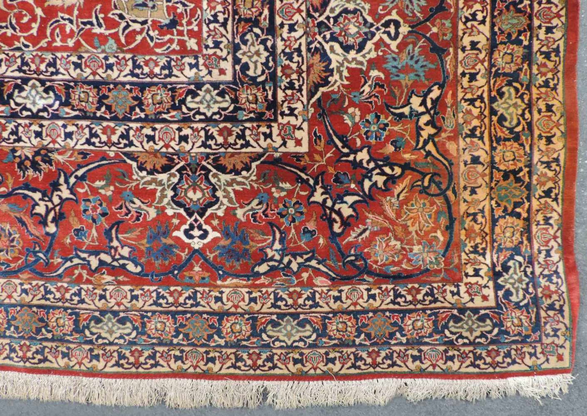 Isfahan Perserteppich. Iran. Alt, um 1910. Selten feine Knüpfung. 437 cm x 333 cm. Orientteppich, - Bild 6 aus 11