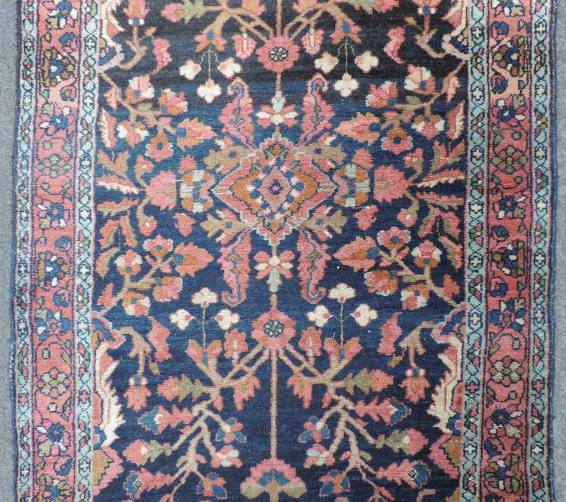 Saruk Läufer Perserteppich. Iran. Alt, um 1930. 556 cm x 93 cm. Orientteppich, handgeknüpft. Wolle - Bild 5 aus 8