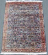 Hereke Orientteppich, Türkei, signiert. Korkwolle auf Baumwolle. 292 cm x 200 cm. Handgeknüpft. Sehr