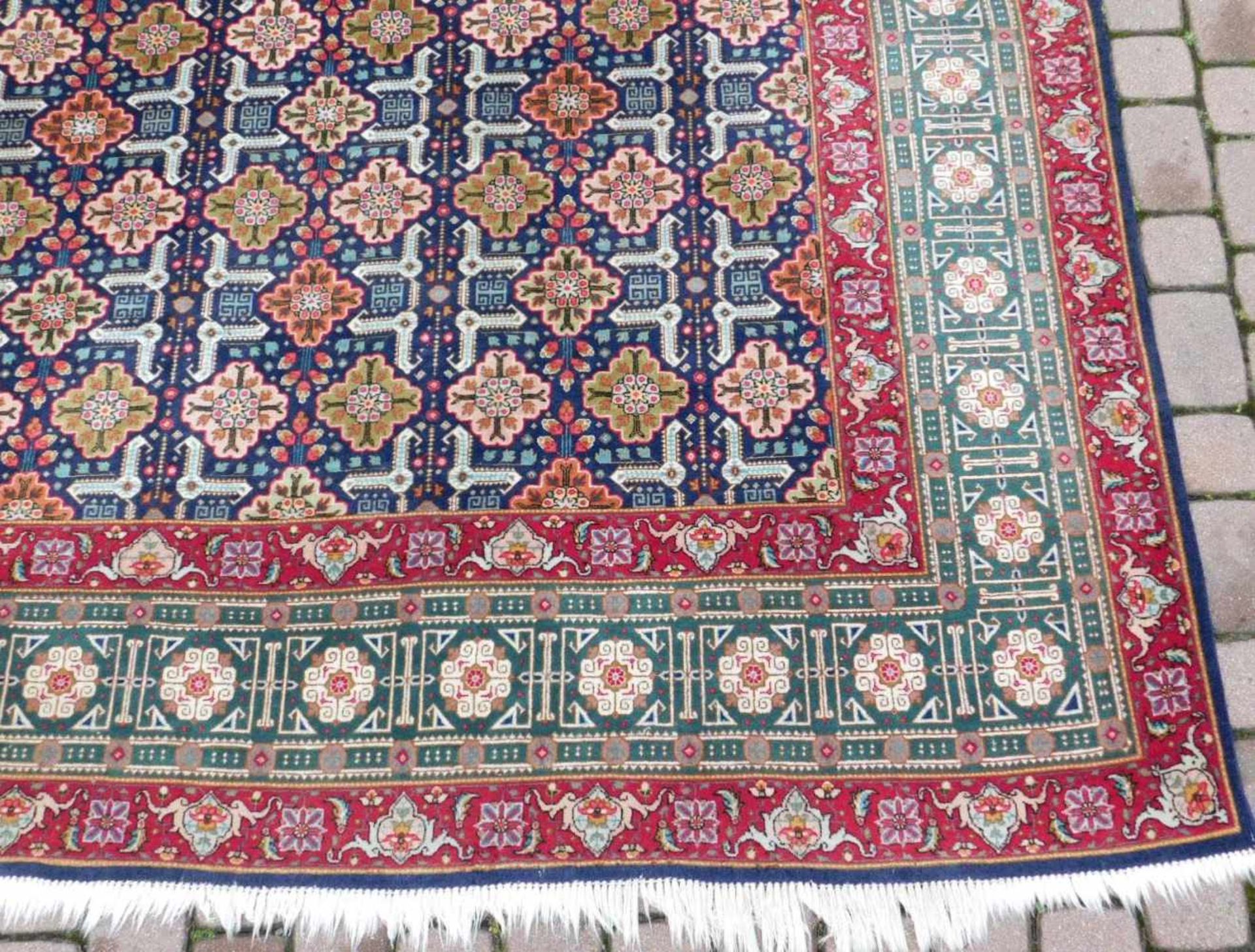 Hereke Teppich. Türkei. Blattgabelmuster. Sehr feine Knüpfung. 333 cm x 244 cm. Orientteppich, - Bild 3 aus 8