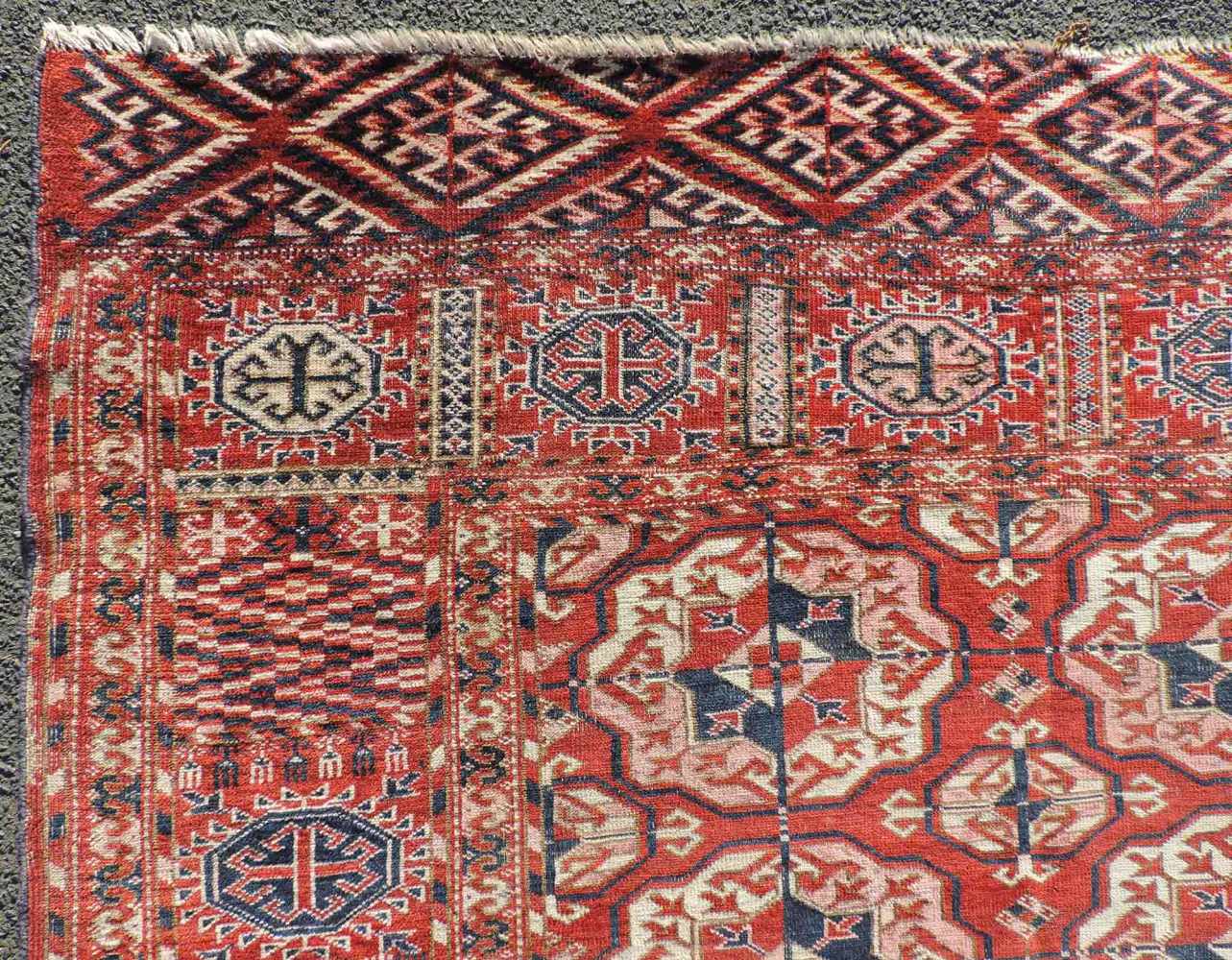 Tekke Hauptteppich. Iran / Turkmenistan. Göklan Wüste. Antik, um 1910. 364 cm x 215 cm. - Image 7 of 10