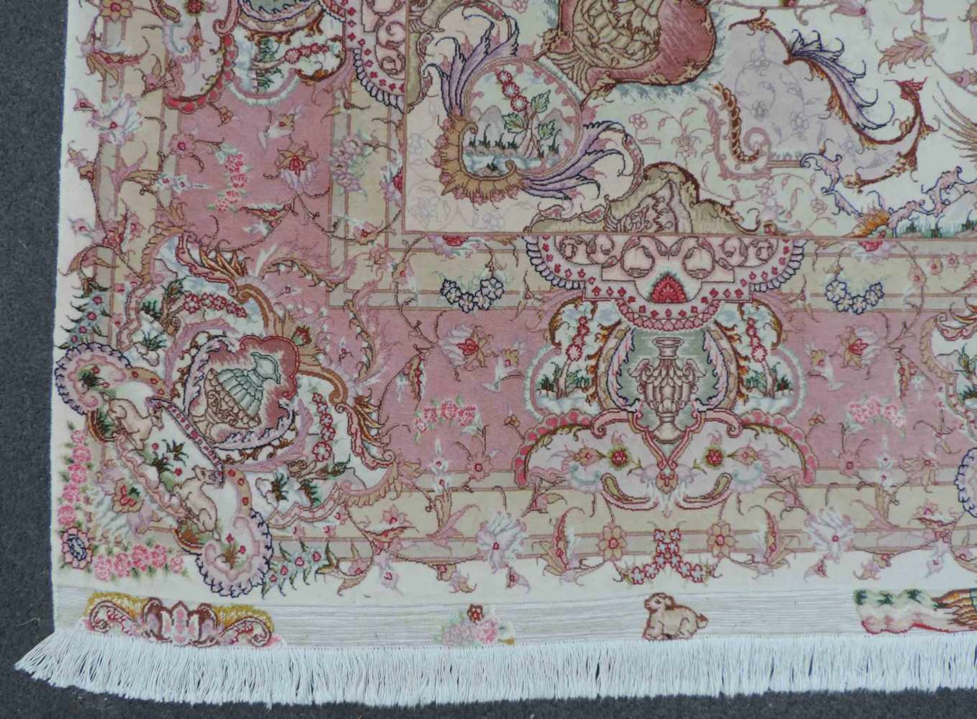 Täbris Perserteppich. Iran. Korkwolle und Seide auf Baumwolle. 355 cm x 255 cm. Orientteppich, - Bild 5 aus 12
