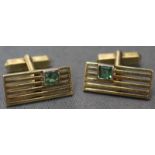 Manschettenknöpfe, Gold 585 mit grünen Steinen. Gesamtgewicht 15,1 Gramm. Cufflinks, gold 585 with