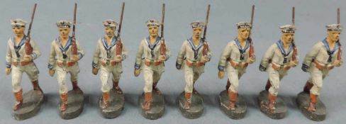 Acht Figuren, meist Elastolin. Kaiserliche Marinesoldaten. Circa 8 cm hoch. Eight figures, mostly