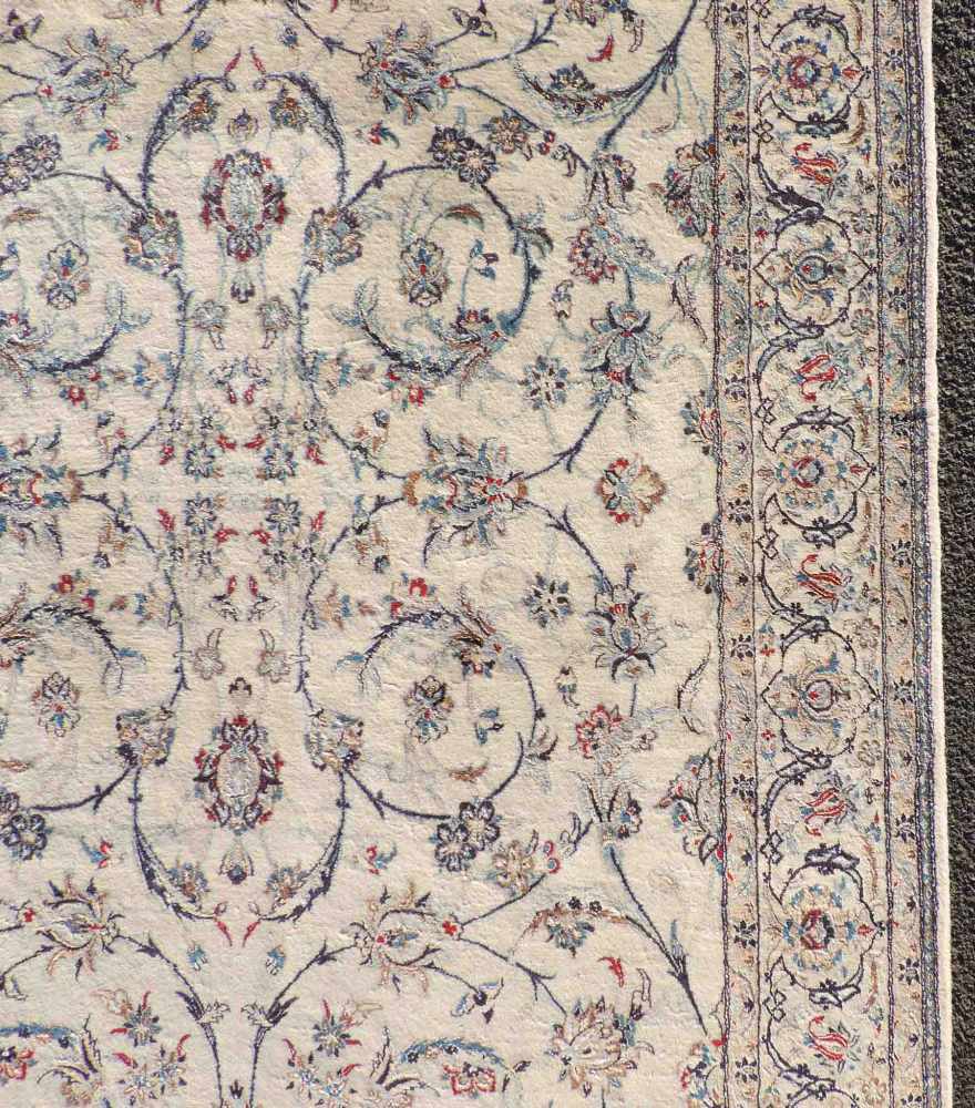 Nain Perserteppich. Iran. Selten feine Knüpfung. 212 cm x 128 cm. Handgeknüpft. Korkwolle auf - Image 5 of 9