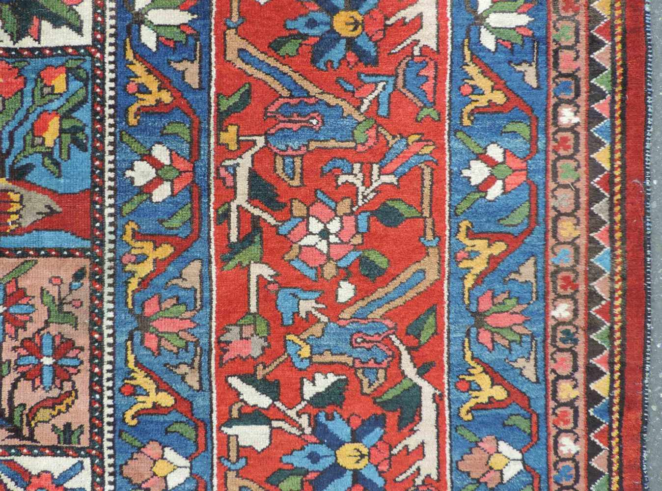 Bachtiari Felderteppich. Persien, Iran, alt um 1930. Naturfarben. 408 cm x 332 cm. Handgeknüpft. - Image 8 of 12