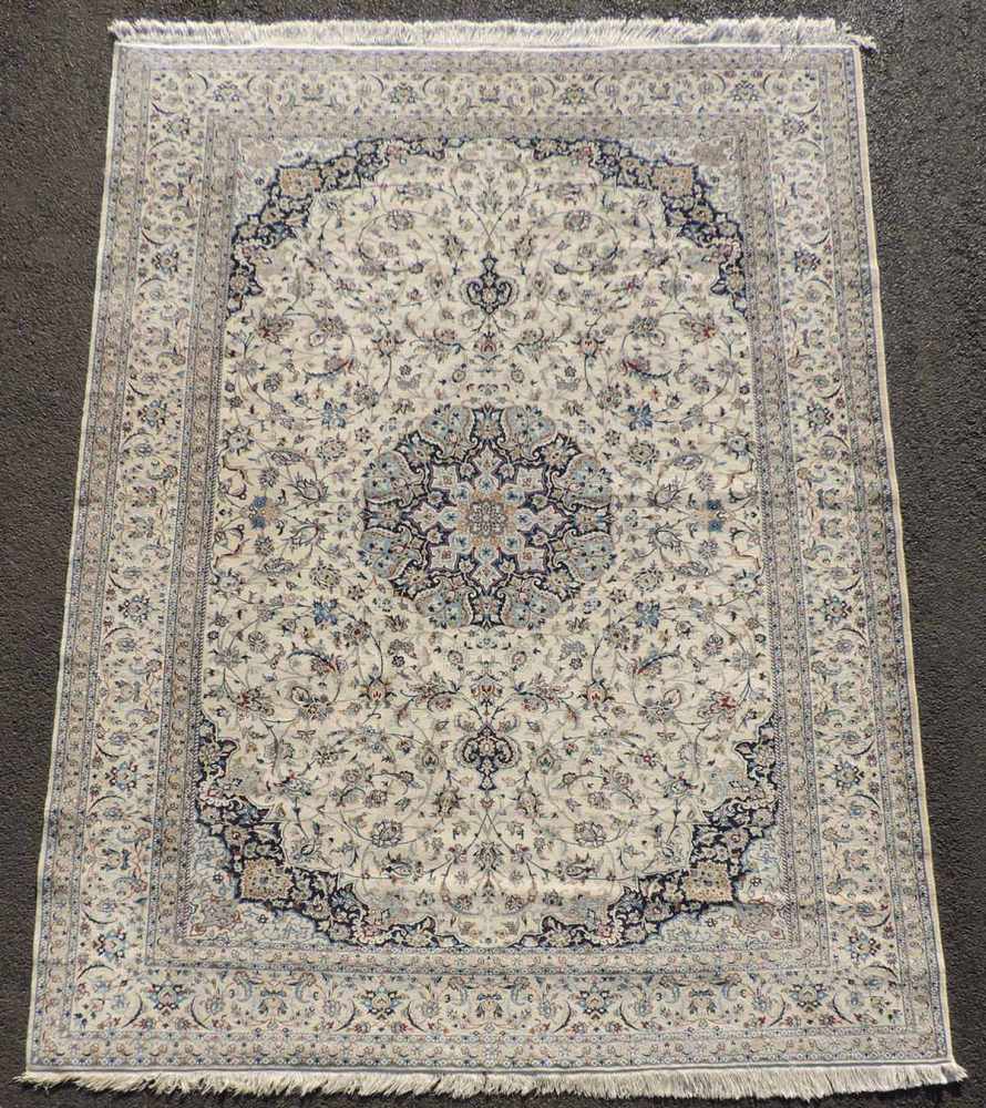 Nain Perserteppich. Meisterarbeit. Iran. Selten feine Knüpfung. 302 cm x 210 cm. Handgeknüpft.