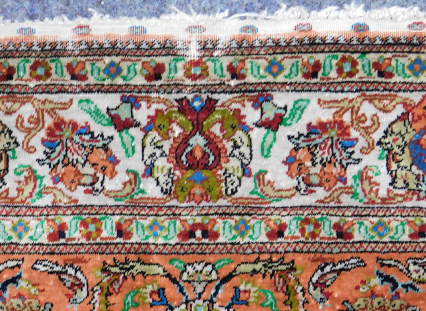 Ghom Manufakturteppich. Seide auf Seide. Selten feine Knüpfung. 122 cm x 63 cm. Orientteppich, - Image 4 of 6