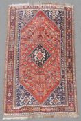 Gashgai, Perserteppich. Iran, alt um 1920. 260 cm x 170 cm. Orientteppich, handgeknüpft. Wolle auf