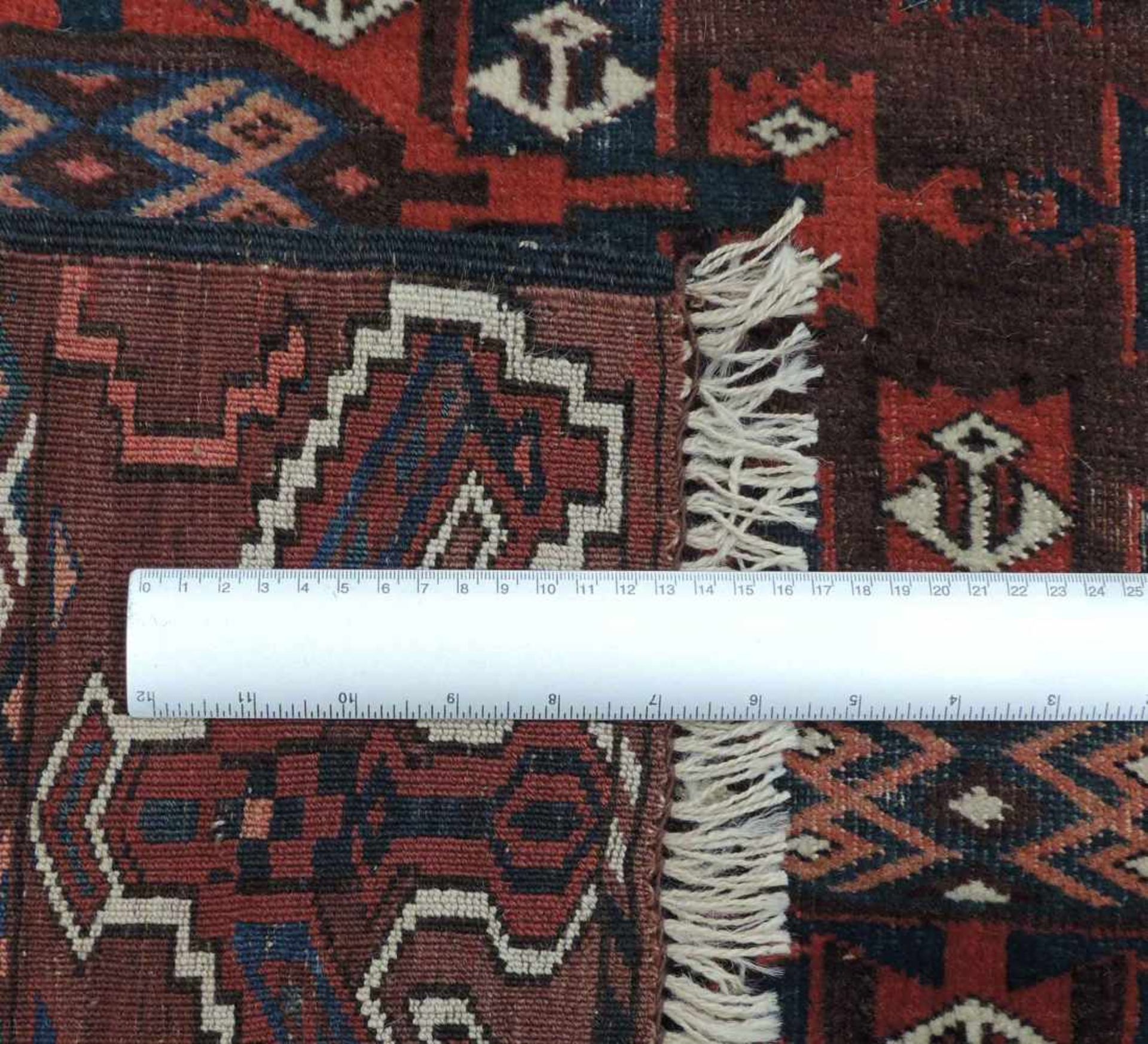 Jomud Hauptteppich. Turkmenistan. Antik, um 1900. 318 cm x 186 cm. Stammesteppich, handgeknüpft. - Bild 9 aus 9