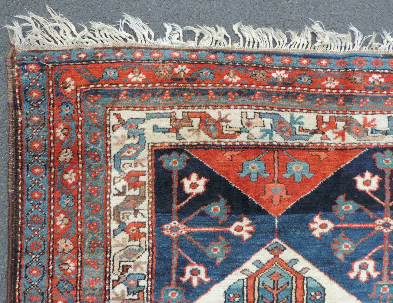 Bachtiar Felderteppich. Persien. Iran, antik, um 1900. 305 cm x 188 cm. Handgeknüpft. Wolle auf - Image 7 of 10