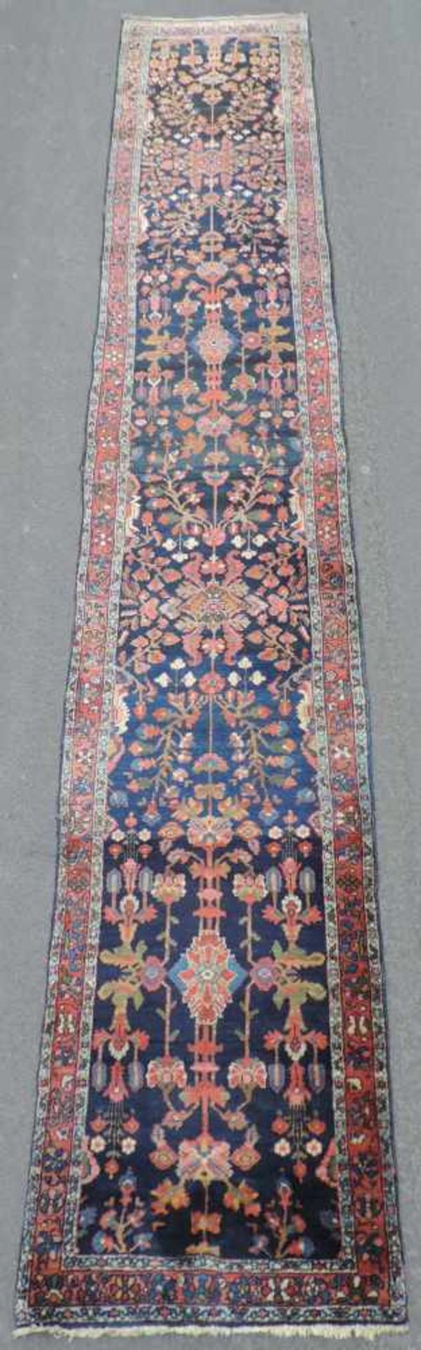 Saruk Läufer Perserteppich. Iran. Alt, um 1930. 556 cm x 93 cm. Orientteppich, handgeknüpft. Wolle